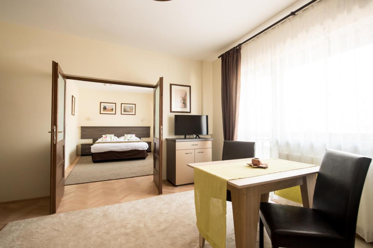 Vila Nicopole Art & Wine Brasov Bagian luar foto