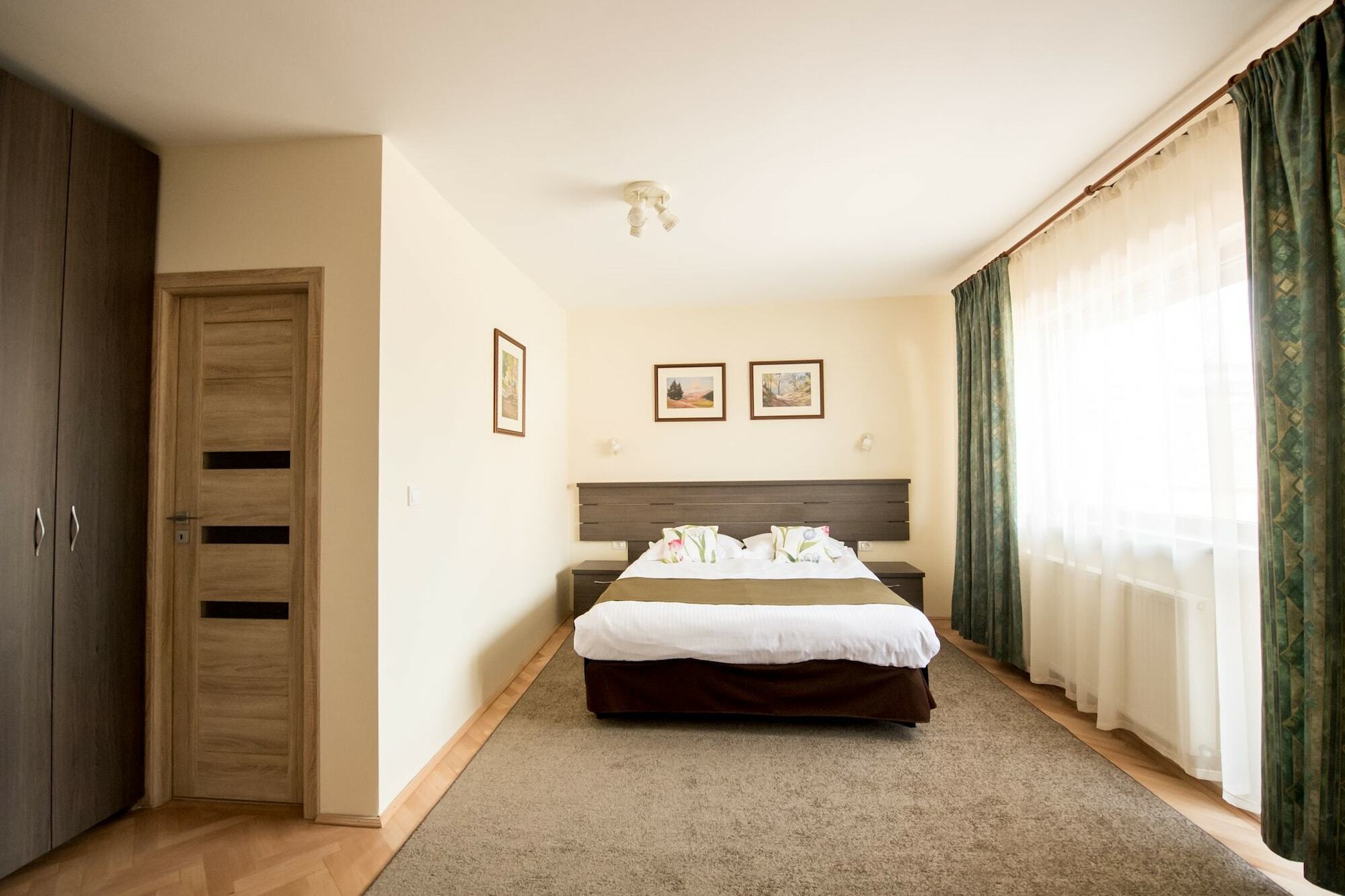 Vila Nicopole Art & Wine Brasov Bagian luar foto